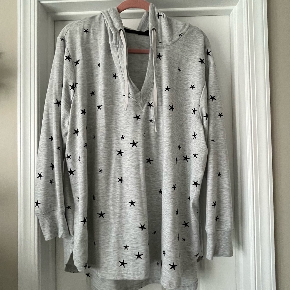 Gray Star-Patterned Hoodie